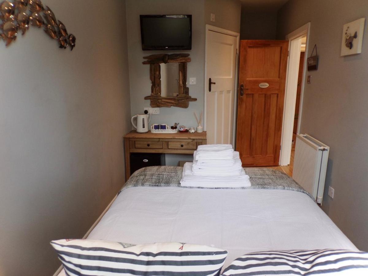 Coast 77 B&B 풀 외부 사진